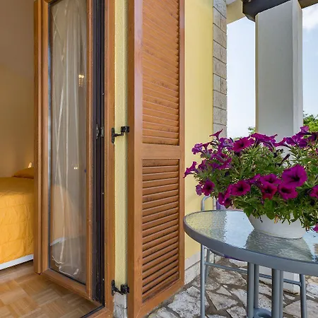 Dom wakacyjny Familiaeres Ferienhaus Mit Privatpool Im Gruenen Poreč