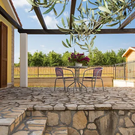 Familiaeres Ferienhaus Mit Privatpool Im Gruenen Dom wakacyjny Poreč