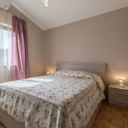 Familiaeres Ferienhaus Mit Privatpool Im Gruenen Dom wakacyjny Poreč